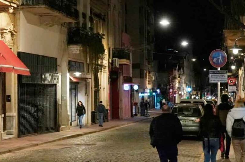 El Gobierno puso nuevas luces peatonales en más de 500 cuadras El Gobierno puso nuevas luces peatonales en más de 500 cuadras