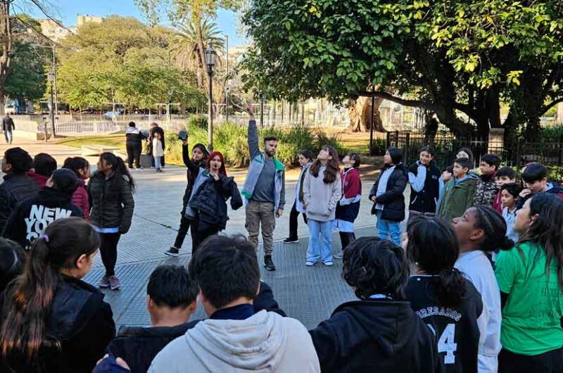 Cuidá tu árbol: las escuelas con las manos en la tierra Cuidá tu árbol: las escuelas con las manos en la tierra