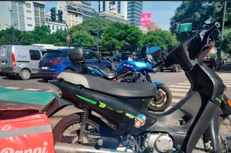 Monserrat: Cayeron dos falsos deliverys extranjeros armados Monserrat: Cayeron dos falsos deliverys extranjeros armados