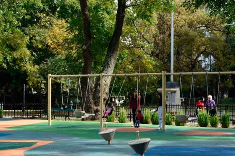 Renovación del patio de juegos de la plaza Simón Bolívar Renovación del patio de juegos de la plaza Simón Bolívar