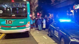 Nueve detenidos por robar celulares en colectivos en Recoleta