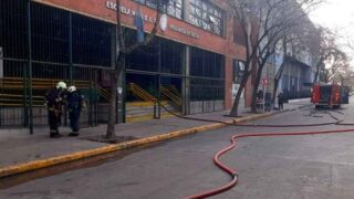 Un incendio se desató en una escuela de Parque Chacabuco