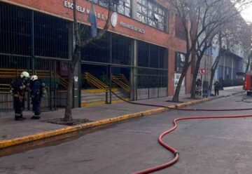 Un incendio se desató en una escuela de Parque Chacabuco