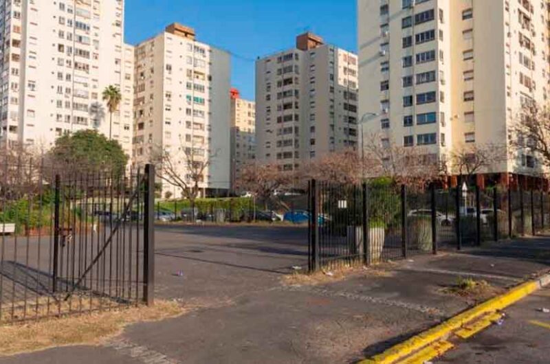 Construirán una nueva plaza en un viejo estacionamiento Construirán una nueva plaza en un viejo estacionamiento