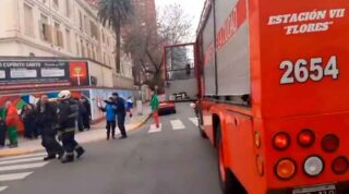 Bomberos: Incendio en un colegio de Vélez Sarsfield