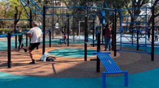 La Plaza 24 de Septiembre estrenó un renovado sector de calistenia
