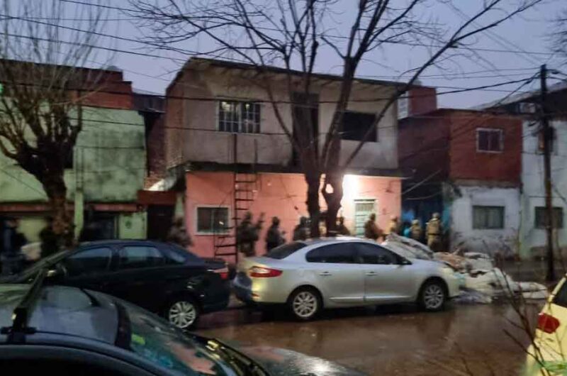 La Policía detuvo a dos jóvenes tras el robo a una oficial federal La Policía detuvo a dos jóvenes tras el robo a una oficial federal