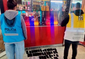 Cinco clausuras: celulares incautados en Flores y Parque Avellaneda