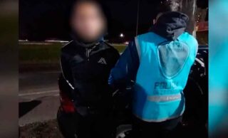 Detienen al ladrón que le pegó con una botella a una mujer