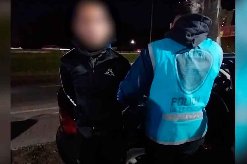 Detienen al ladrón que le pegó con una botella a una mujer Detienen al ladrón que le pegó con una botella a una mujer