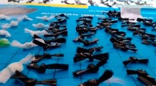 Desbaratan red familiar de venta de drogas en Ciudad Oculta