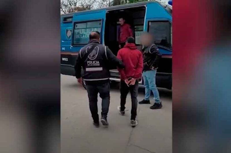 Detienen a 51 prófugos en los ingresos a la cancha