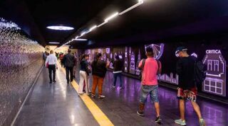 Subte: una instalación reproduce la esencia de la Avenida de Mayo