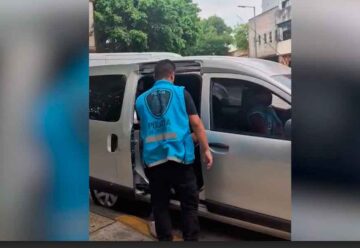 Detienen a falso médico condenado que seguía atendiendo en prisión domiciliaria