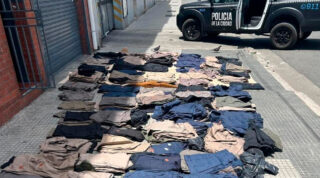 La Policía de la Ciudad detuvo a un empleado ladrón y sus dos cómplices