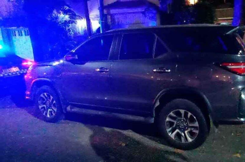 Detienen en Belgrano a dos delincuentes que intentaban robar una camioneta Detienen en Belgrano a dos delincuentes que intentaban robar una camioneta