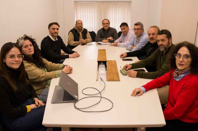 La Defensoría y gremios docentes impulsan un observatorio