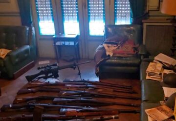 Secuestran un arsenal militar y simbología nazi en un operativo