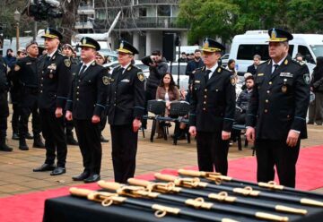 Macri encabezó la entrega de espadines a Comisarios Generales
