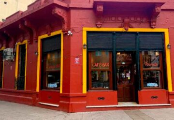 Homenaje a sus cafés históricos y suma doce Bares Notables