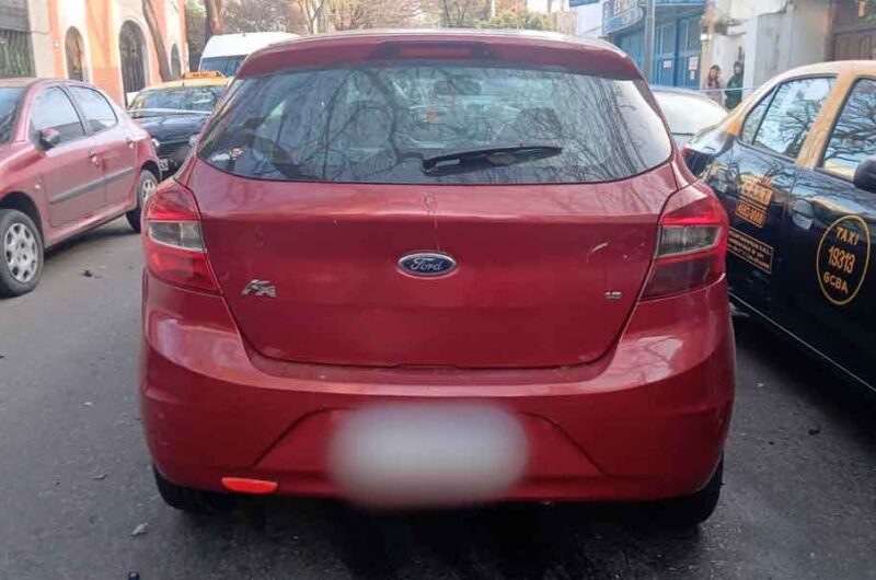 La Policía detuvo a un hombre que escapaba en un auto robado La Policía detuvo a un hombre que escapaba en un auto robado