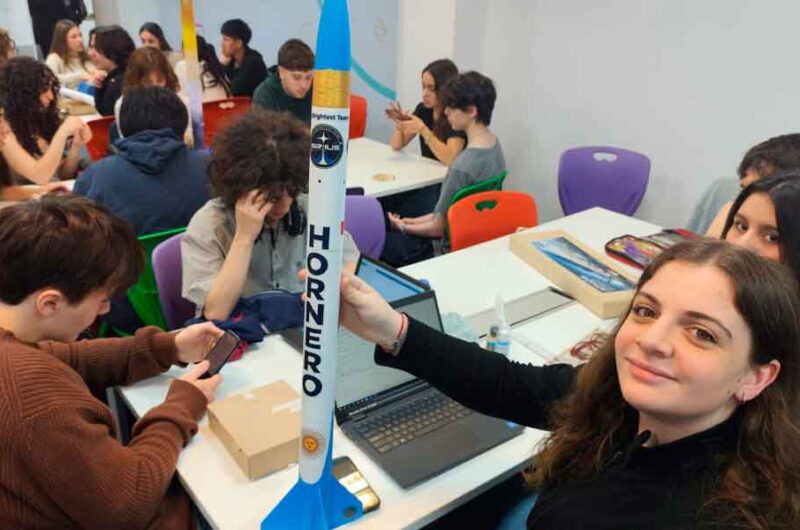 Cohetes al espacio: 50 estudiantes hacia la instancia final Cohetes al espacio: 50 estudiantes hacia la instancia final